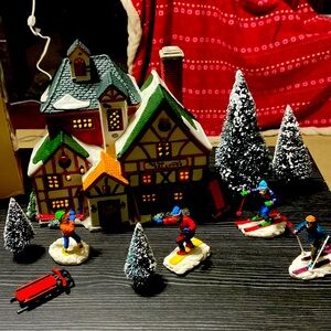 Christmas village 12 pieces lighted set